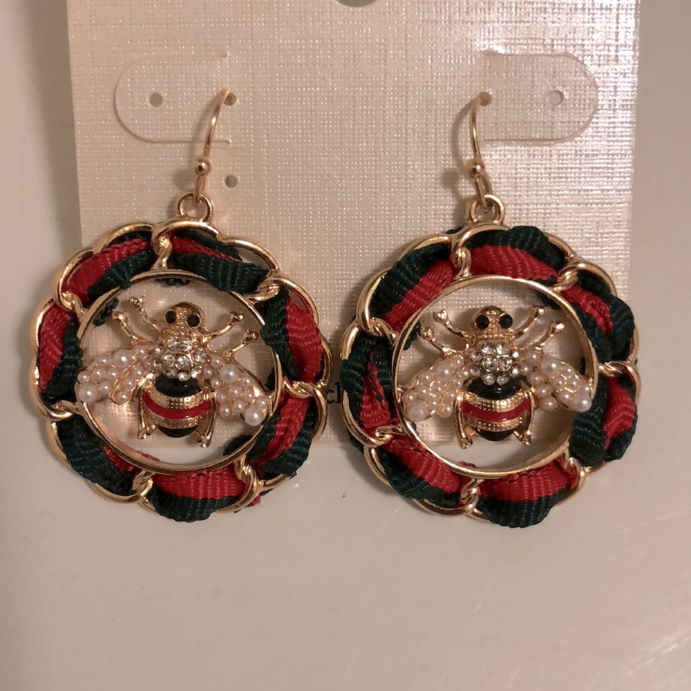 “G_ _ _i” Bee Studded Diamond Pearl look alike Earrings
